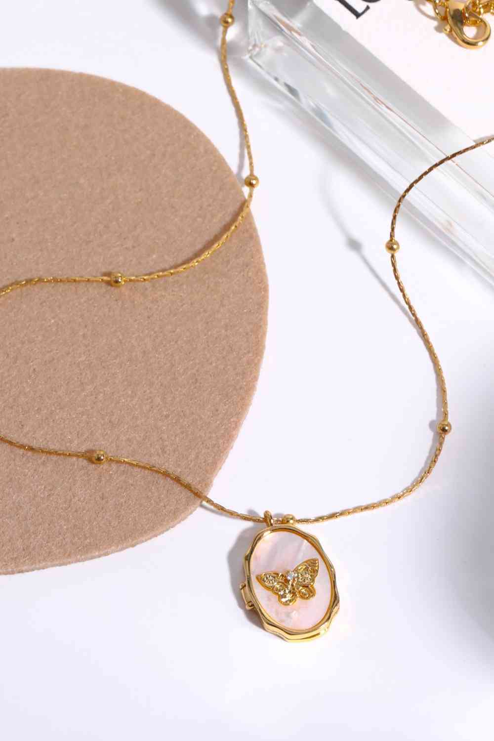 Butterfly Shell Pendant Copper Necklace-Bijou Crush