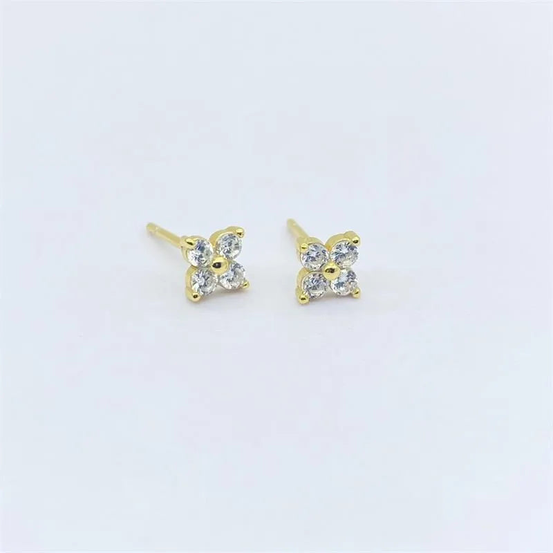 925 Sterling Silver Artificial Diamond Flower Stud Earrings-Bijou Crush