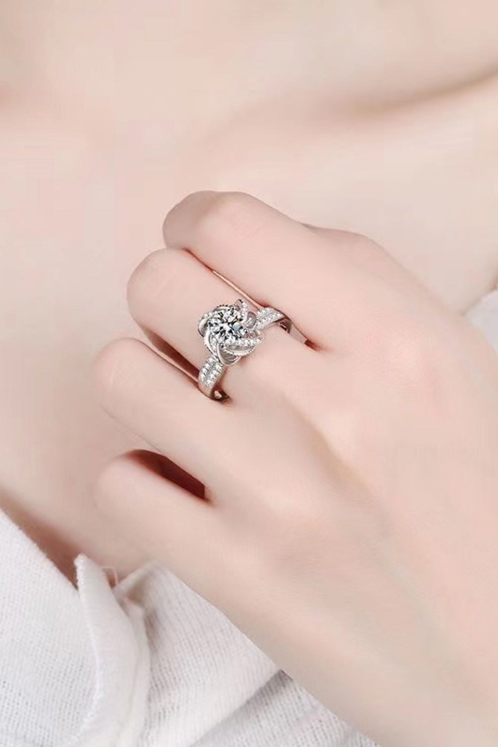 2 Carat Moissanite Floral 925 Platinum-Plated Ring-Bijou Crush