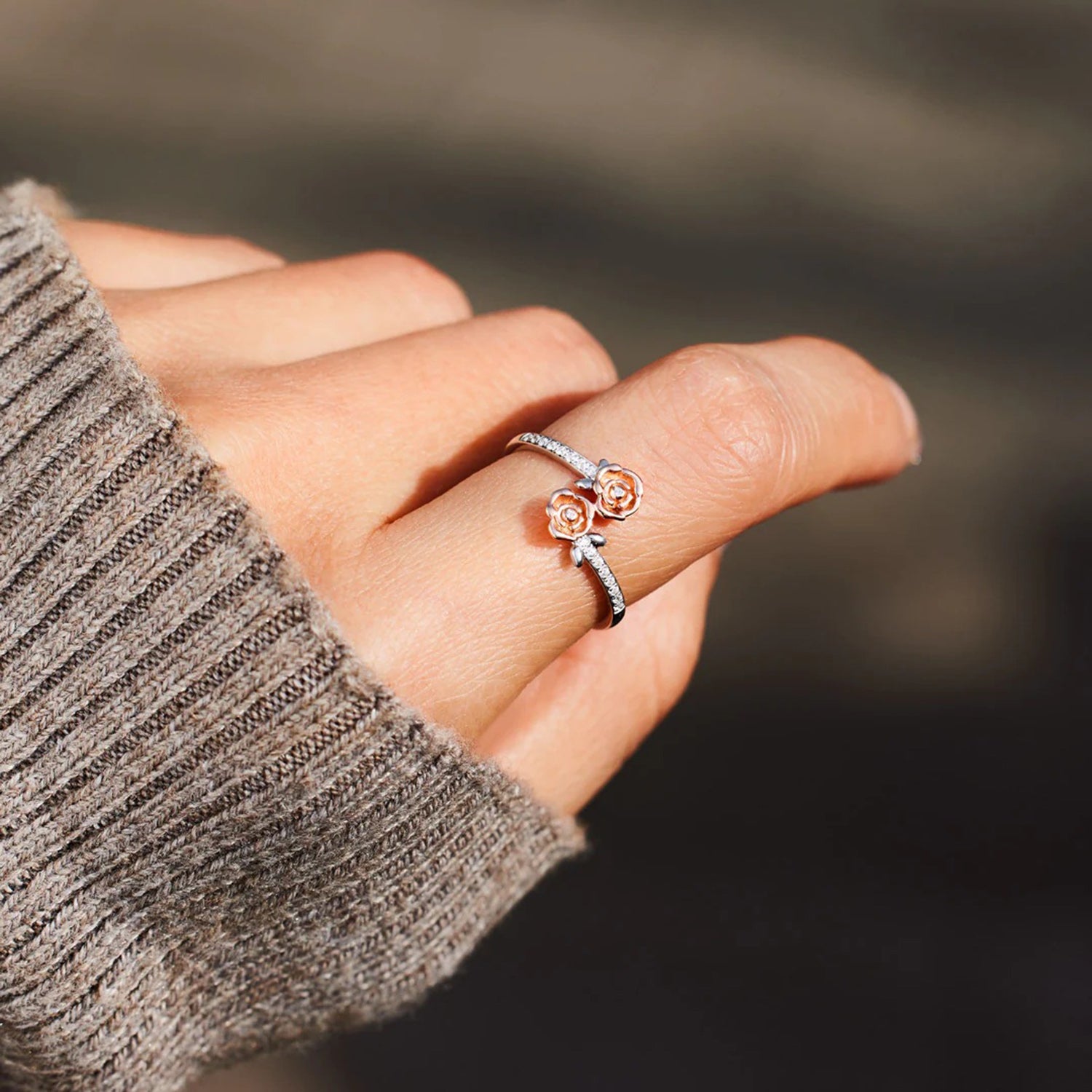 Rose Shape Inlaid Zircon Bypass Ring-Bijou Crush