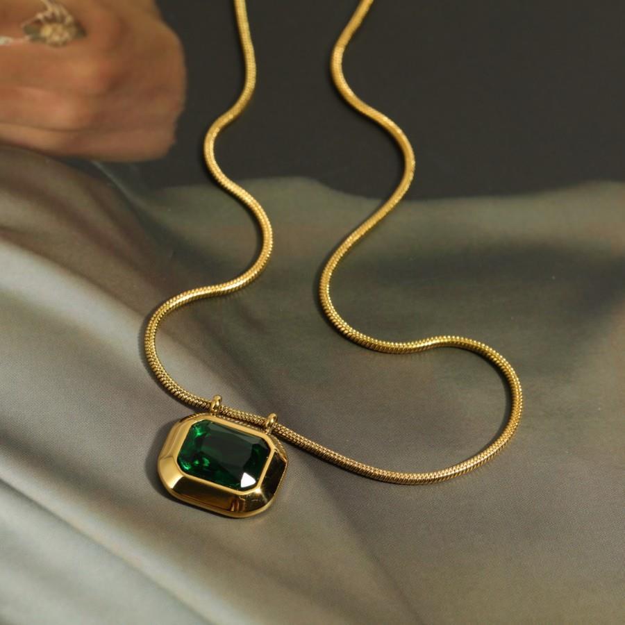 Retro Vibes: Geometric Titanium Steel Pendant Necklace – 18K Gold-Plated with Zircon Inlay-Bijou Crush