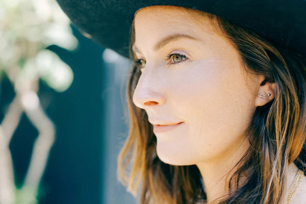 Thin Line Studs-Bijou Crush