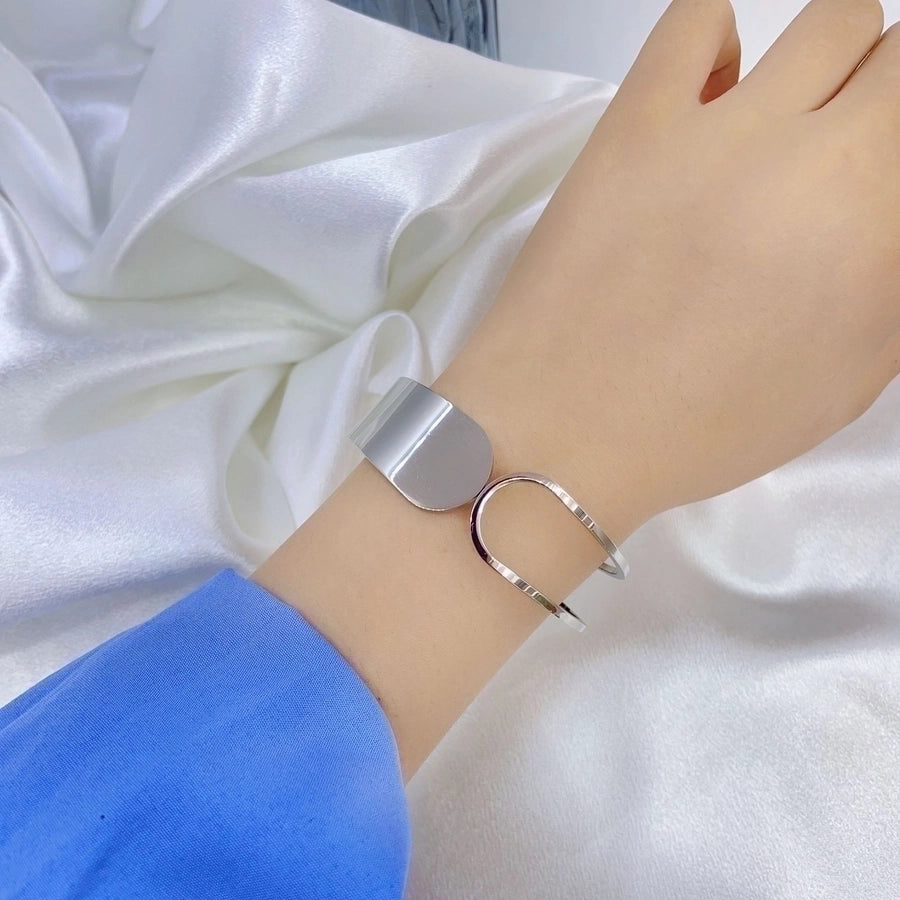 Sleek Solid Bangle – Minimalist Polished Stainless Steel Perfection-Bijou Crush